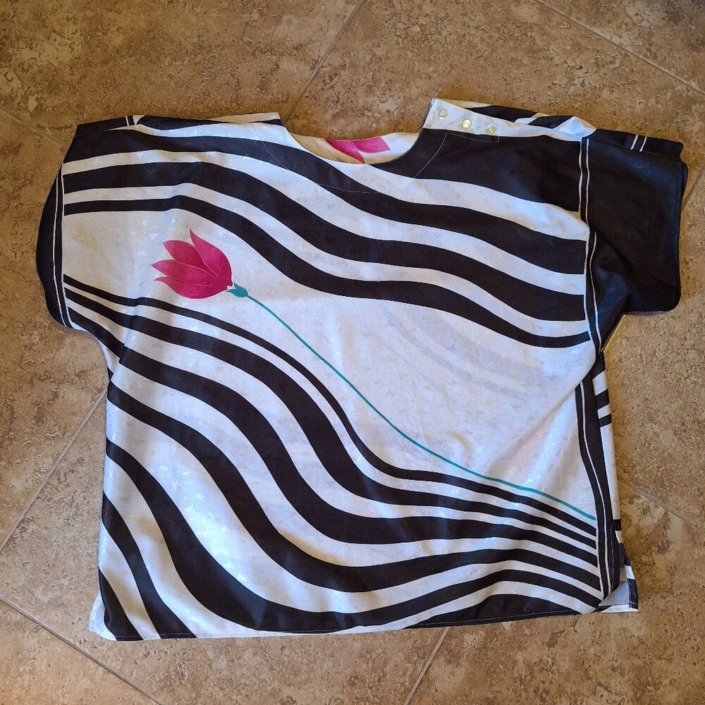 Shirt Black & White Silky Cute